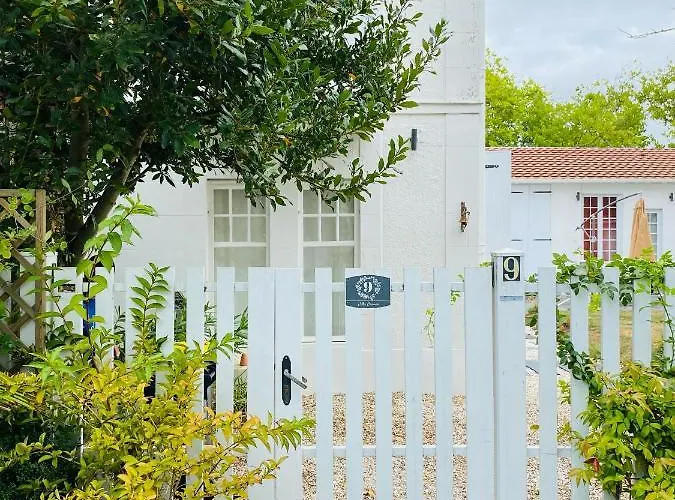 Vila Tres Jolie Bianca, Maison Avec Jardin Prive A