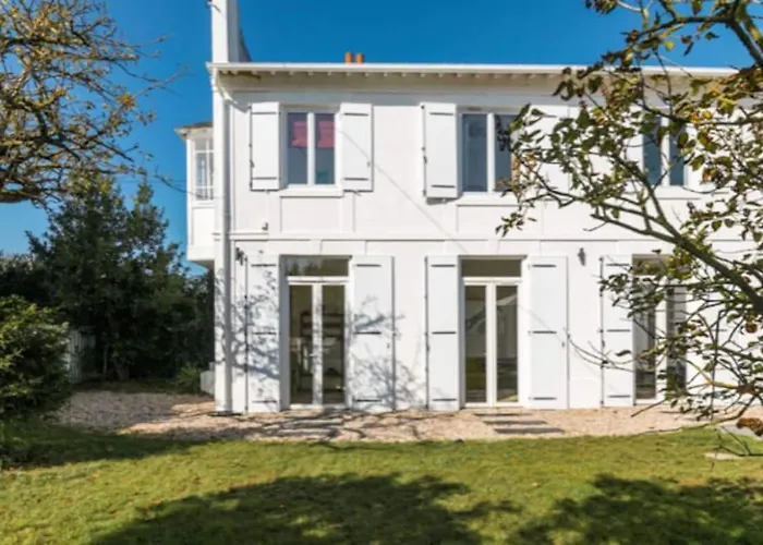 Villa Très Jolie Bianca, Maison Avec Jardin Privé à Deauville