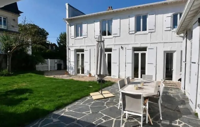 Villa Très Jolie Bianca, Maison Avec Jardin Privé à *